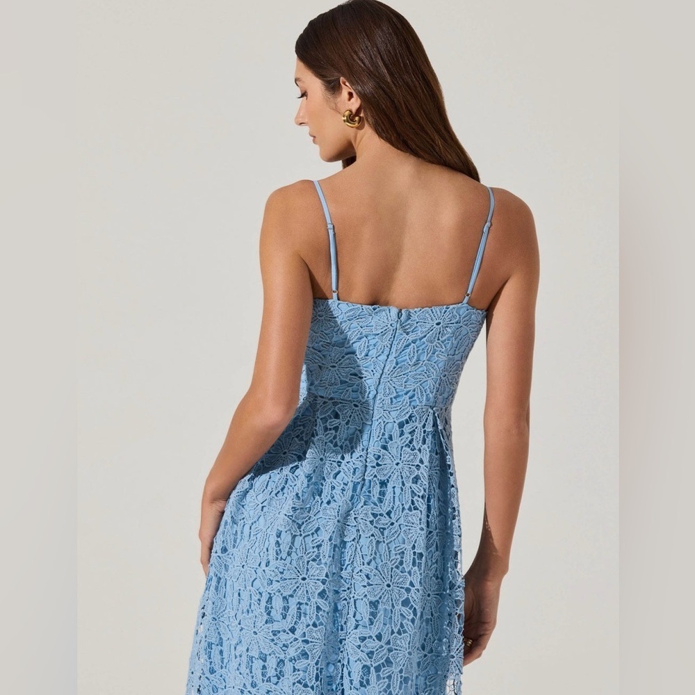 🦋 ASTR The Label - Lace Mini Dress - New With Tags - Picture 2 of 7